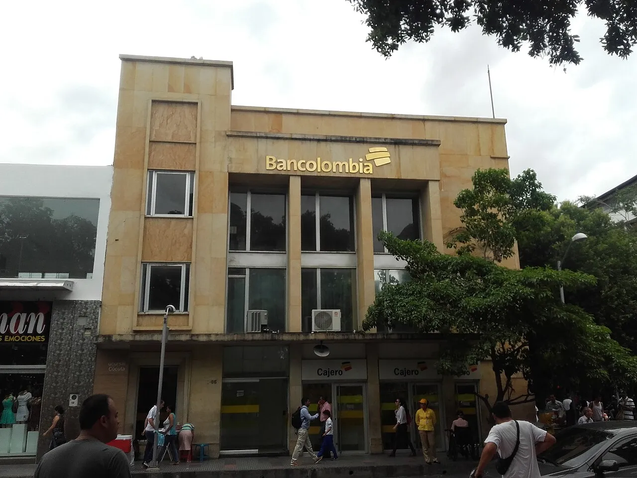 Fachada de una sucursal bancaria en el centro de Cúcuta