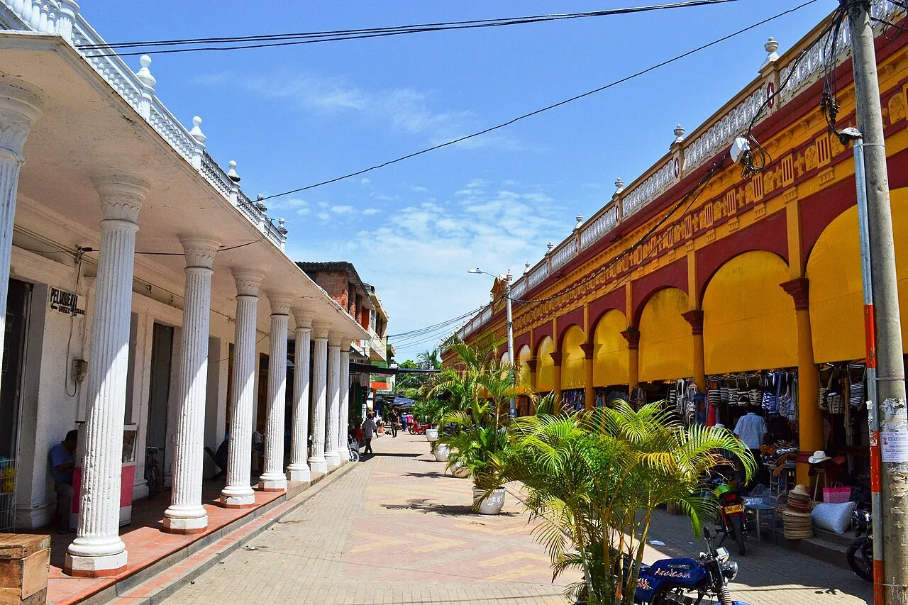 Locales comerciales del mercado de Lorica, Córdoba
